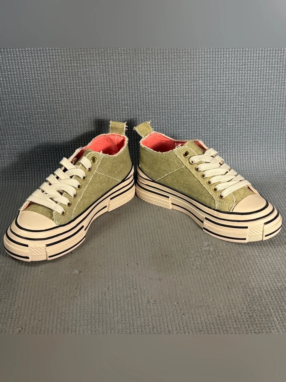 Pregunta Sage Green Women’s Fashion Sneakers Size 6‎ US 36 EU